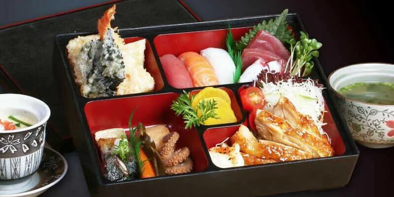 Bento Mực Nhồi Thịt